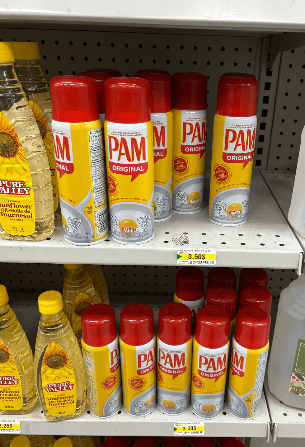 A\u00e9rosol de cuisson PAM sur les tablettes du Dollarama.