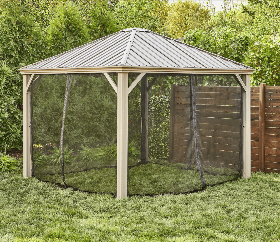 Abri de jardin \u00e0 toit rigide en aluminium taupe CANVAS Coastline sur le site de Canadian Tire.