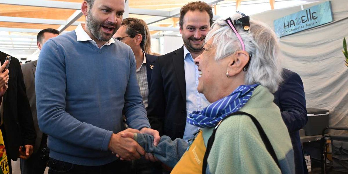 Voters in Quebec are heading to the first day of advance polling in general election Voters in Quebec are heading to the first day of advance polling in general election