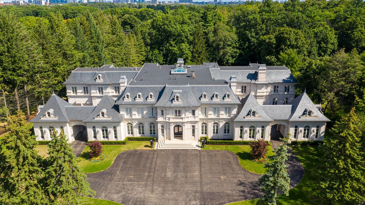 Aerial view of 2275 Doulton Drive, Mississauga, ON.