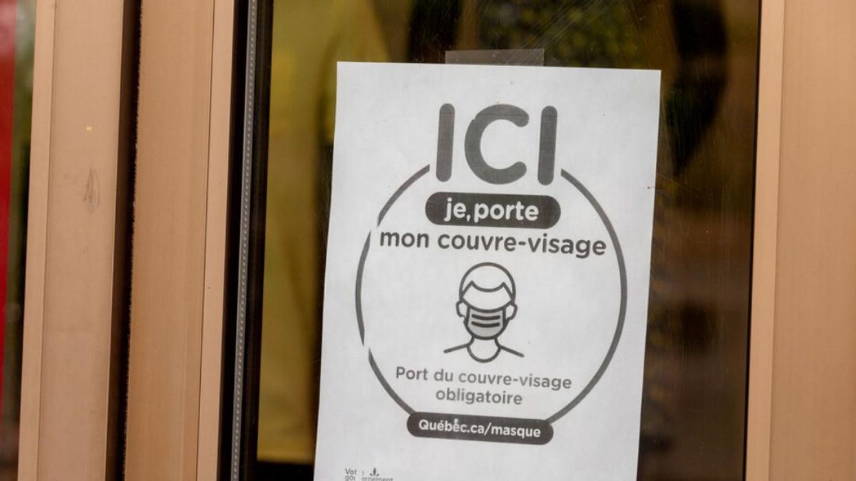 Affiche indiquant le port du masque obligatoire au Québec.