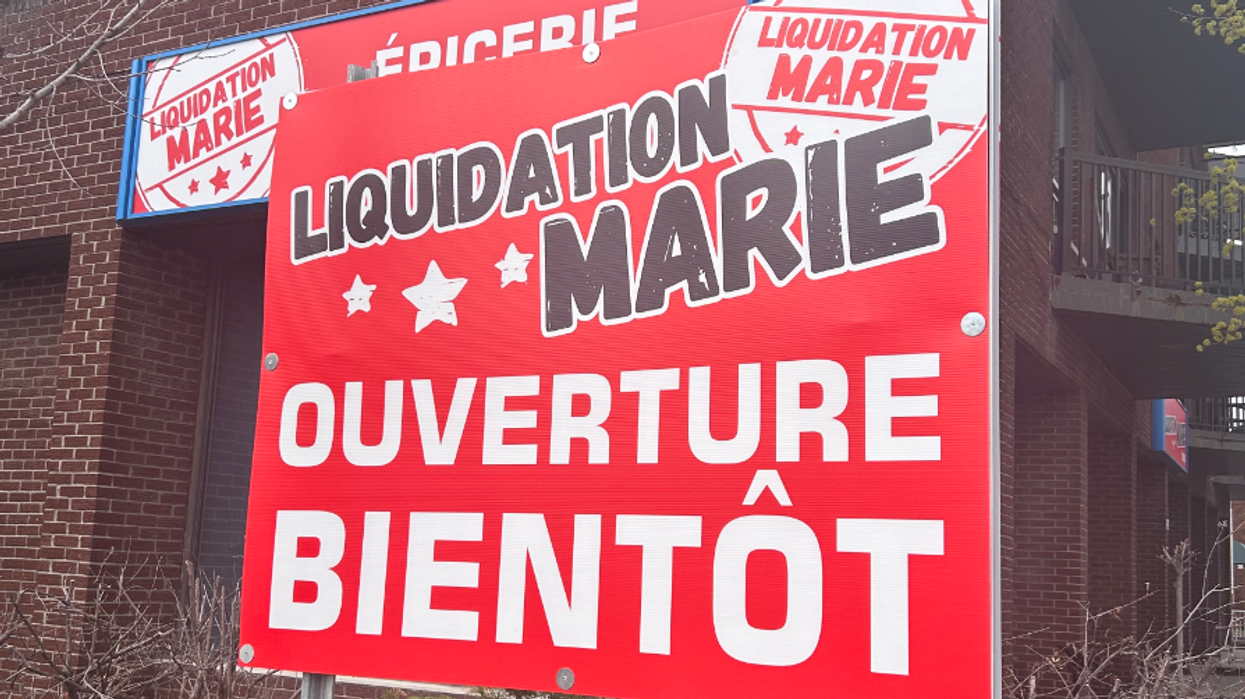 Affiche 'Ouverture bientôt' de Liquidation Marie.