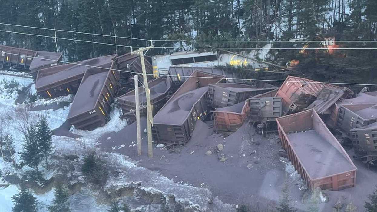 Agency ties temperature swings to train derailment