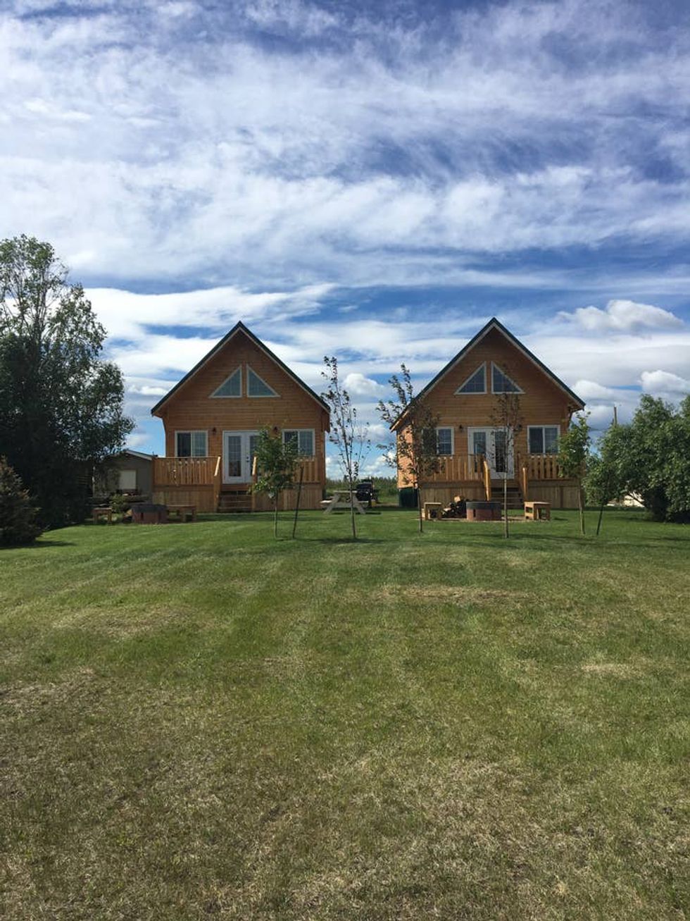 9 Cheap Alberta Cottages You Can Rent With Your Friends For Under 250