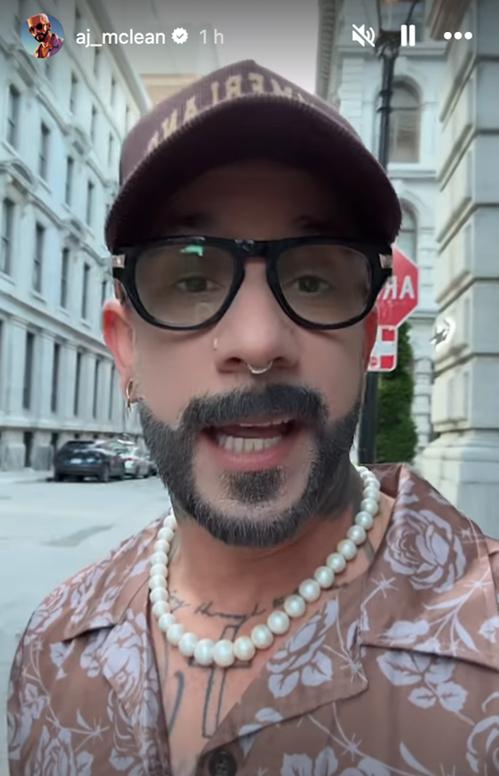 AJ McLean dans les rues de Montr\u00e9al. 