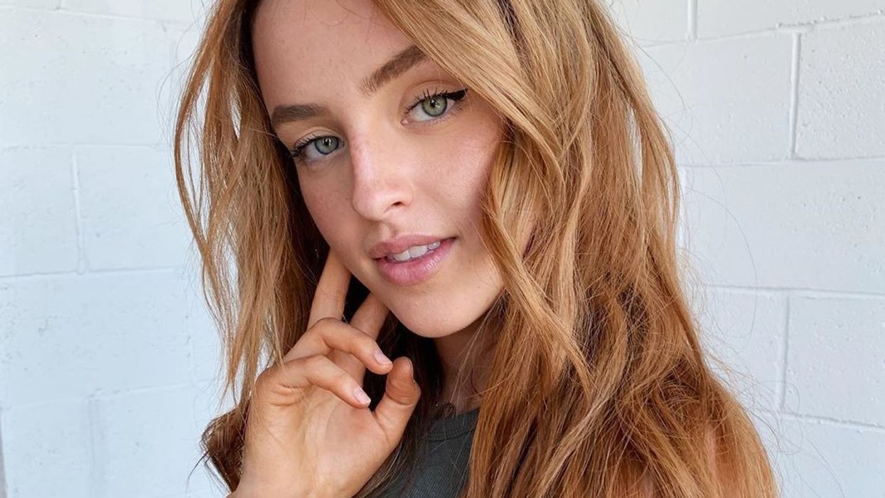 Alicia Moffet aborde les codes vestimentaires pour jeunes filles dans les écoles