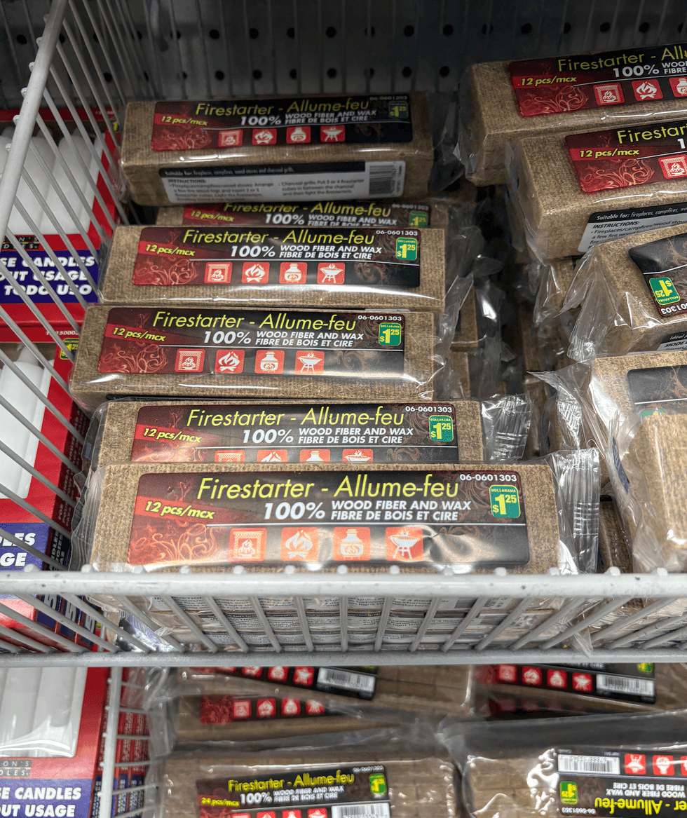 Allume-feu sur les \u00e9tag\u00e8res du Dollarama.