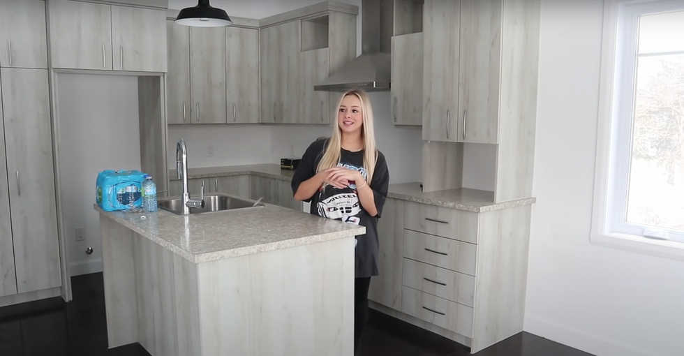 Am\u00e9lie Henry dans son nouveau condo.