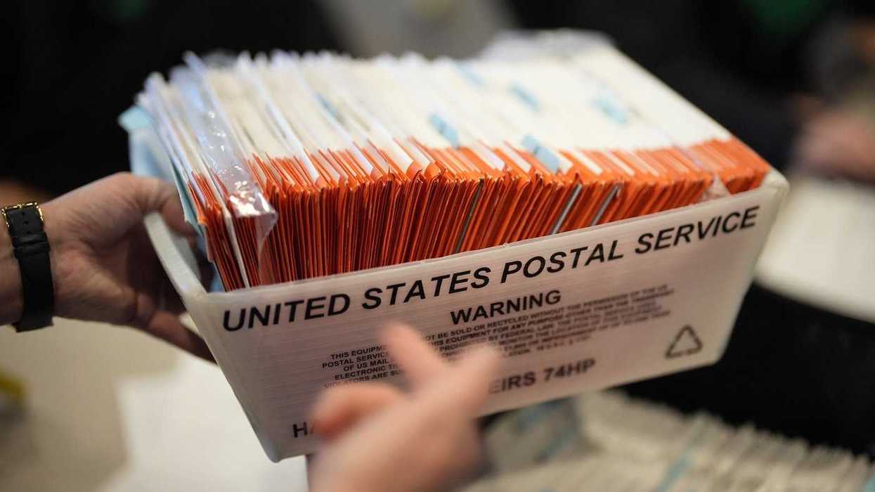 Americans in Canada urge fellow expats to vote