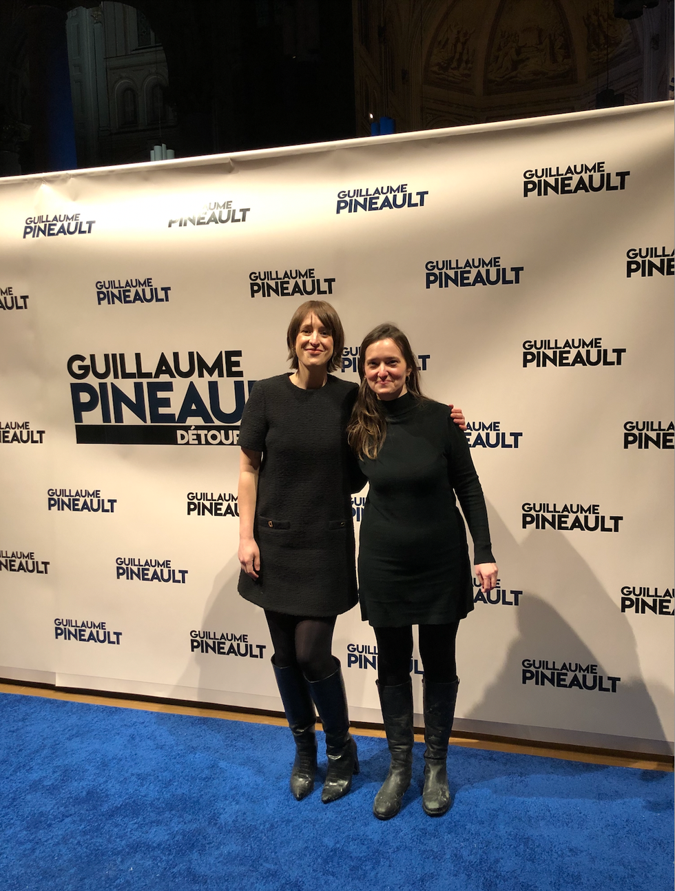 Anne-\u00c9lisabeth Boss\u00e9 et son accompagnatrice.