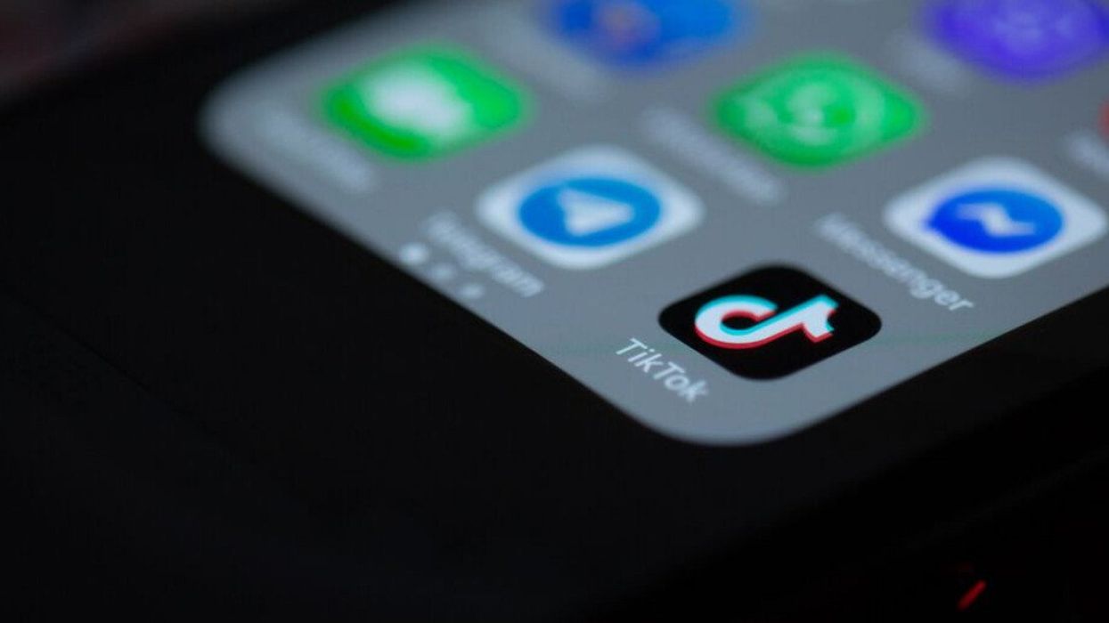Application TikTok sur un téléphone cellulaire.