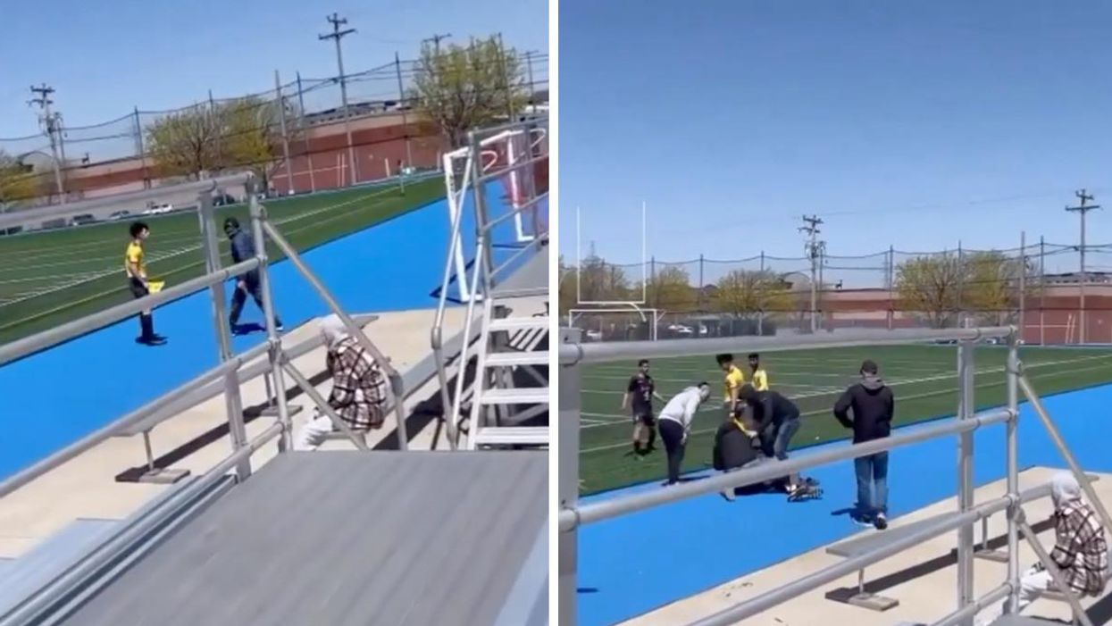 Arbitre et parents lors d'un match de soccer à Montréal.