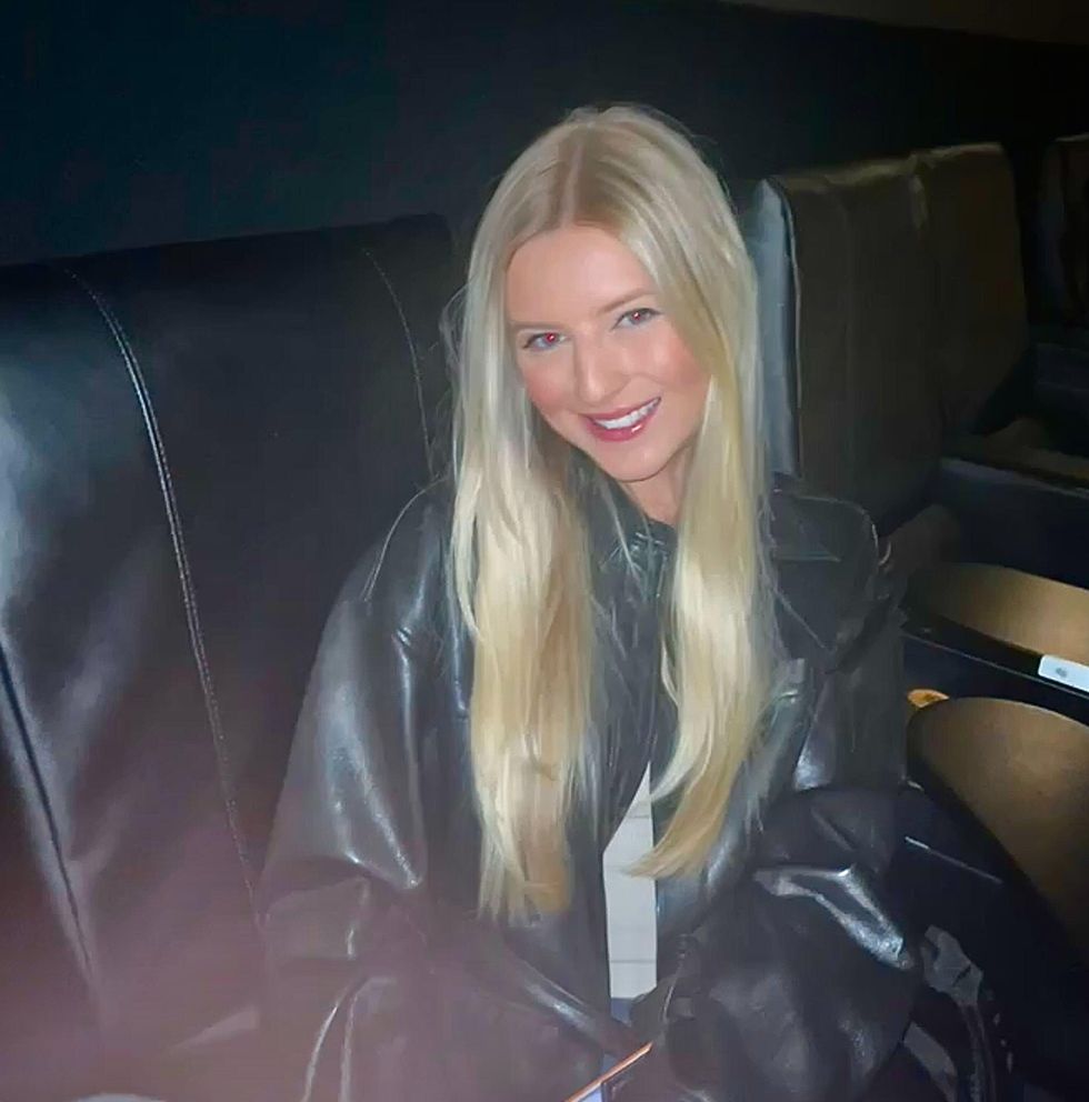 Ashley Harris en un asiento VIP.