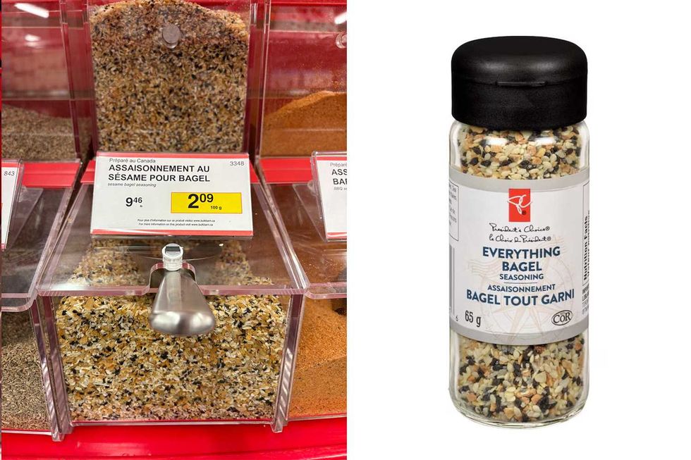 Assaisonnement bagel tout garni vendu en vrac chez Bulk Barn. Droite : Assaisonnement bagel tout garni vendu chez Maxi.