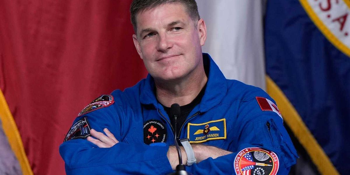 Astronaut Hansen describes his voyage to the moon Astronaut Hansen describes his voyage to the moon