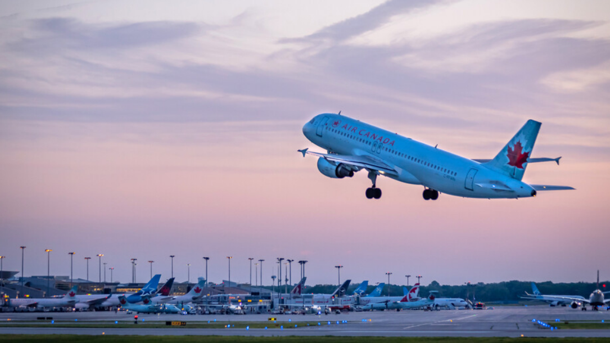 Avion Air Canada qui s'envole.