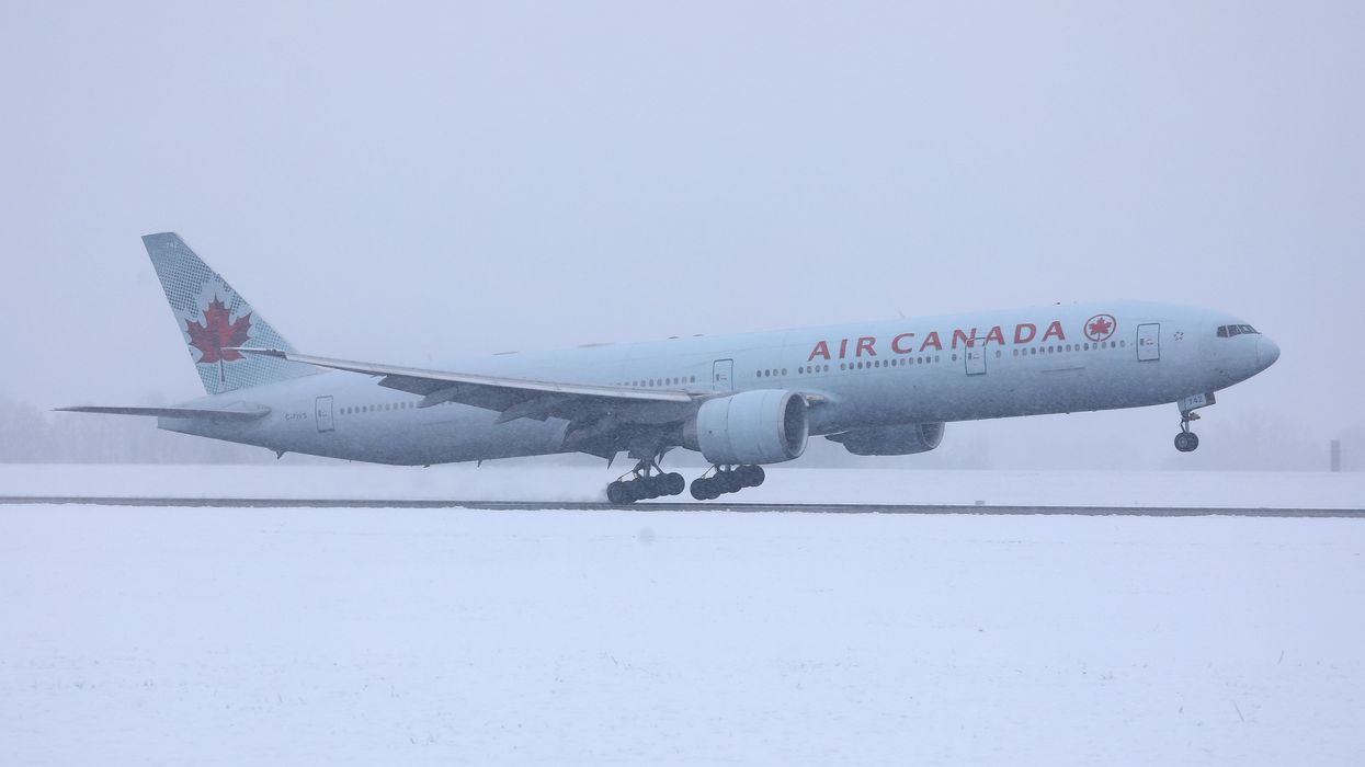 Avion d'Air Canada dans la neige