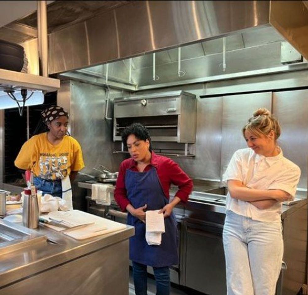 Ayo Edebiri, Liza Col\u00f3n-Zayas and Courtney Storer on the set of The Bear.