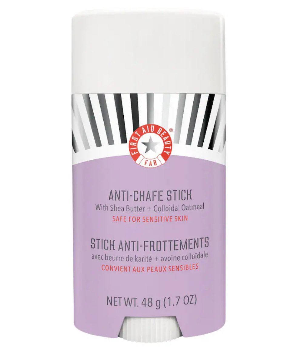 B\u00e2ton anti-frottement de First Aid Beauty au Sephora.