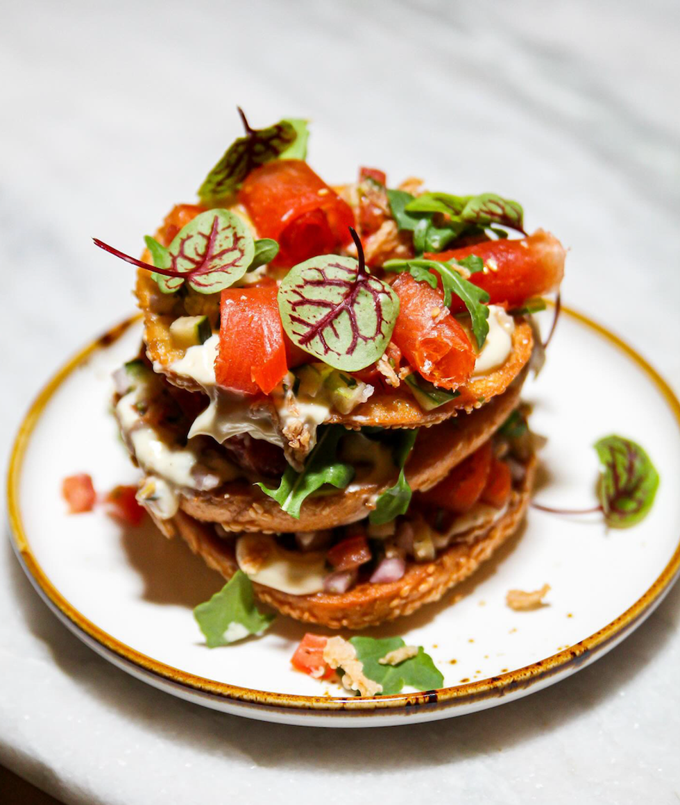 Bagel croustillant \u00e0 la salade de gravlax de truite fum\u00e9e du restaurant Le Godot.