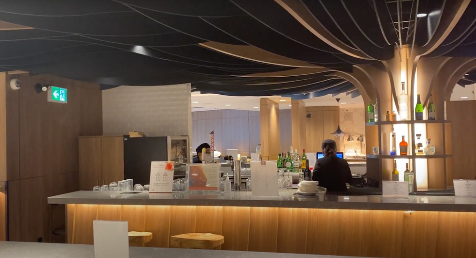 bar at plaza premium international lounge terminal 3 pearson airport