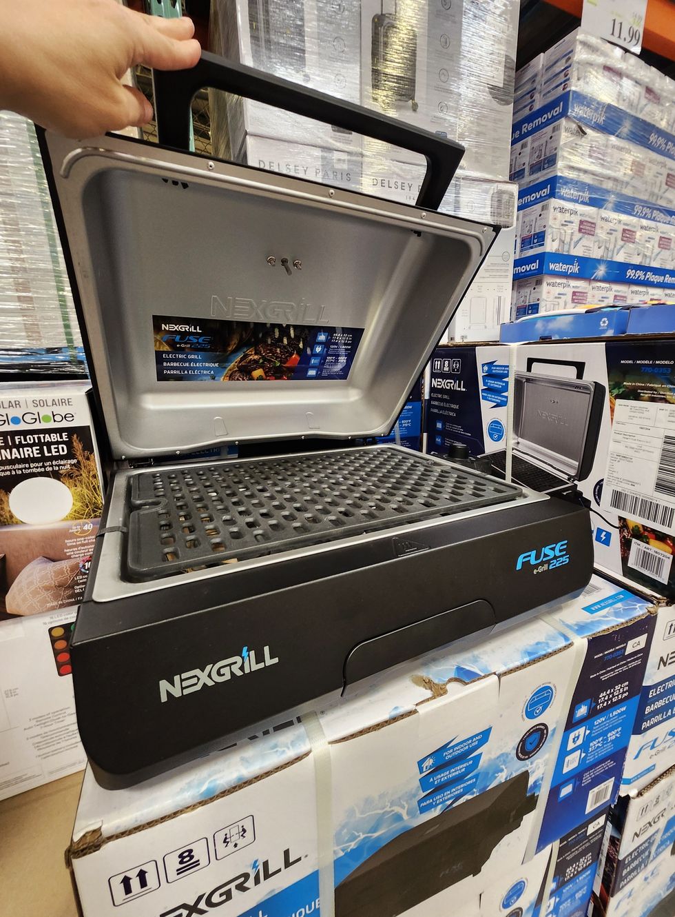 Barbecue \u00e9lectrique de la marque Nexgrill.