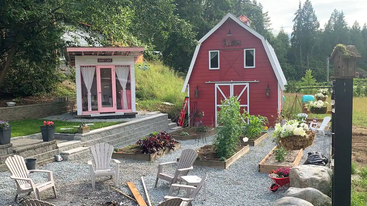 Barn Airbnb In BC Is Straight From A Storybook & It's A Perfect Fall Getaway
