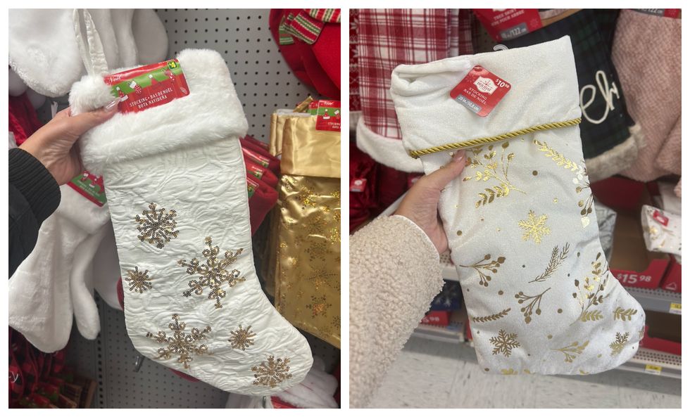 Bas de No\u00ebl blancs et dor\u00e9s dans un rayon du Dollarama. Droite : Bas de No\u00ebl blancs et dor\u00e9s dans un rayon du Walmart.