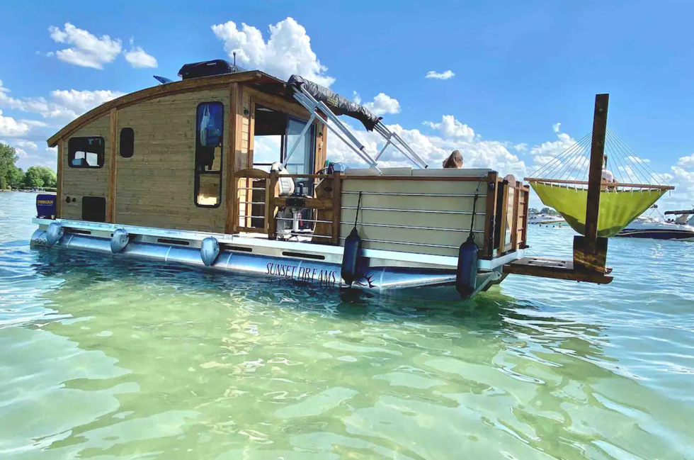 Bateau-maison \u00e0 louer.