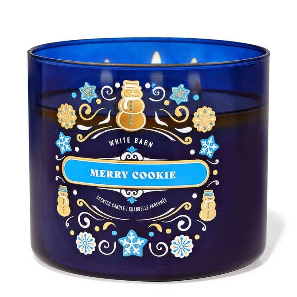 bath and body works merry cookie candle in a blue jar