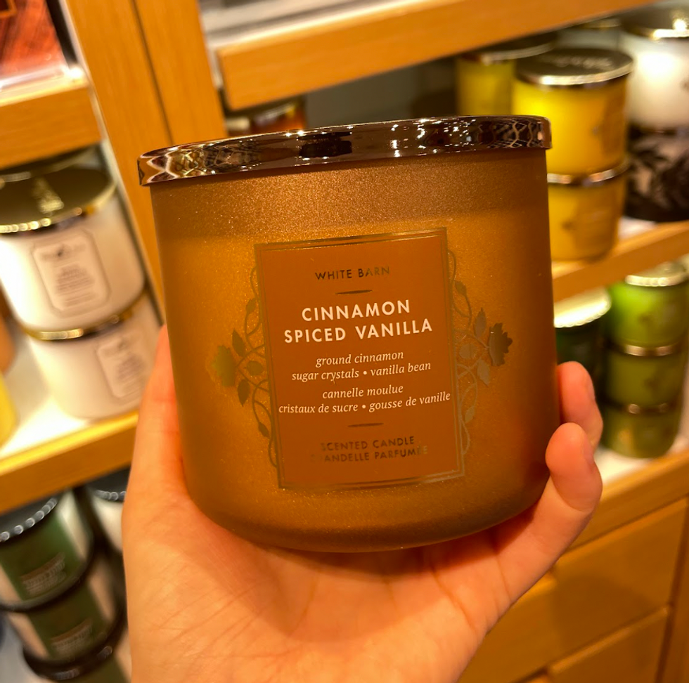 Bath & Body Works candle "Cinnamon Spiced Vanilla."