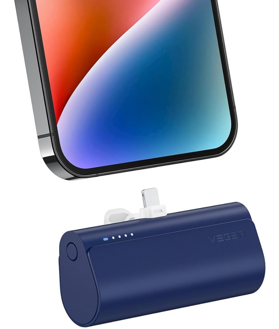 Batterie externe et t\u00e9l\u00e9phone cellulaire.