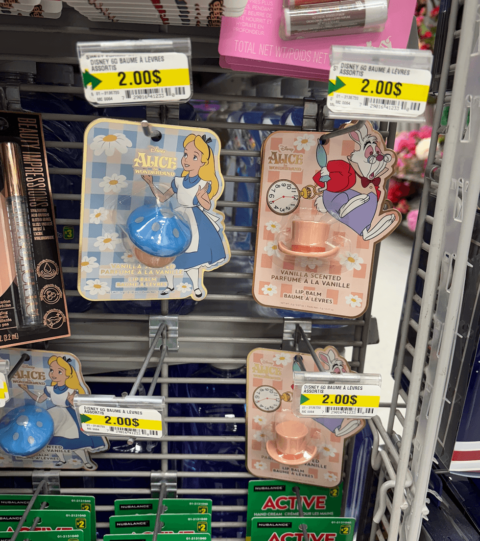 Baume \u00e0 l\u00e8vres sur les \u00e9tag\u00e8res du Dollarama.