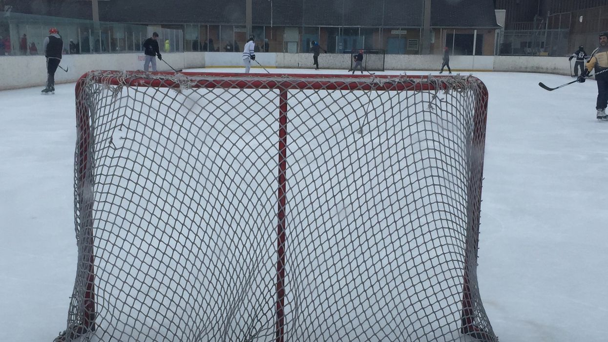 Beaconsfield interdit le hockey sur ses patinoires extérieures
