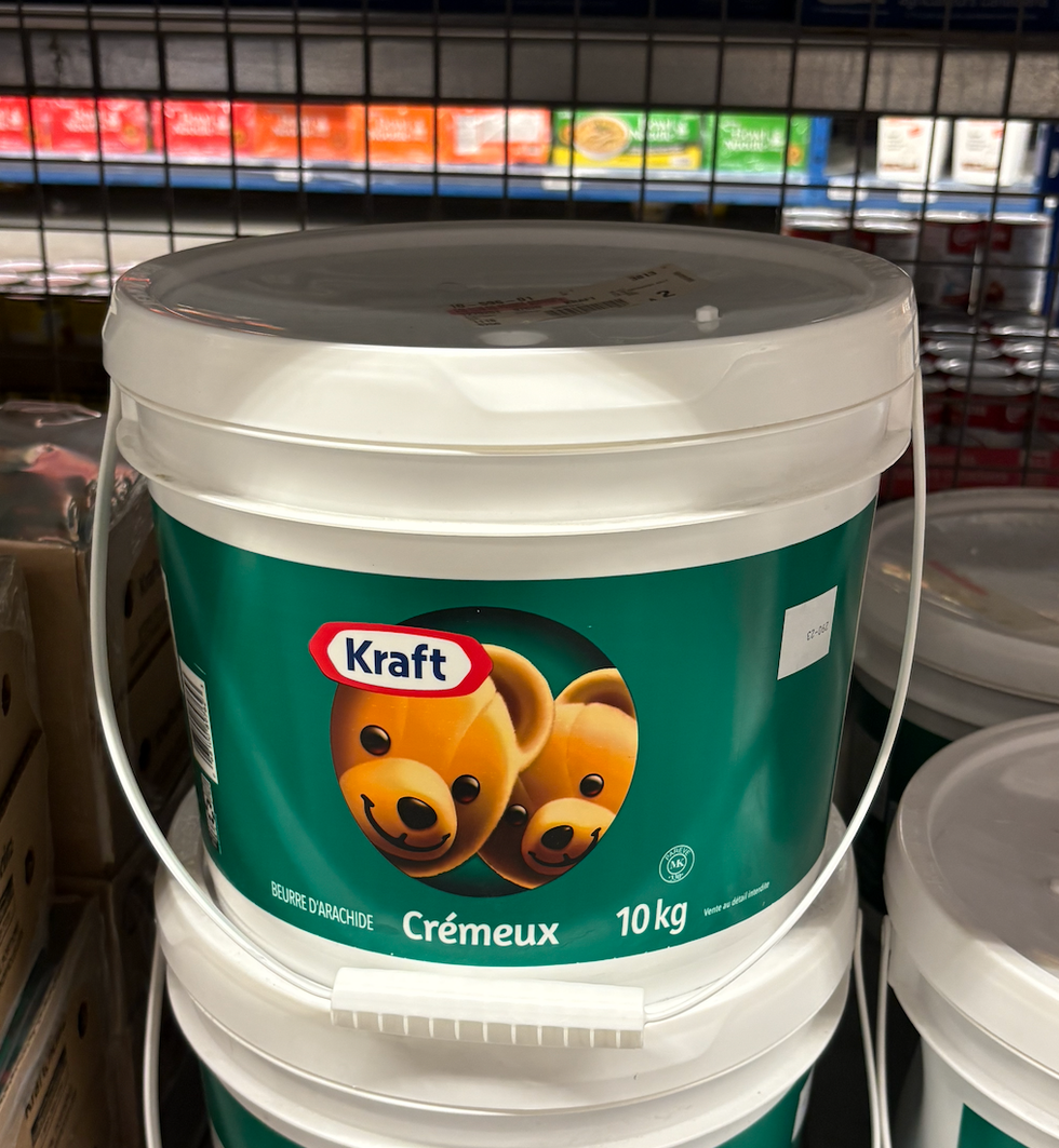 Beurre d\u2019arachide cr\u00e9meux Kraft dans les rayons du Club Entrep\u00f4t.