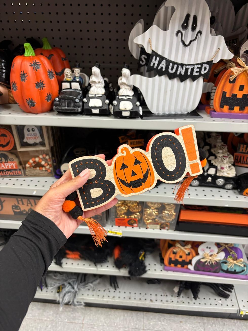 Bibelot en bois \u00ab Boo \u00bb.