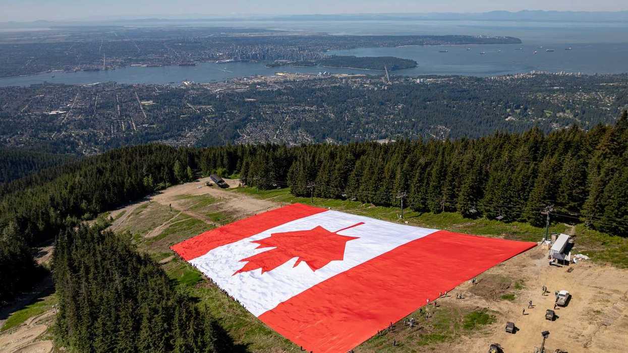 'Biggest Canadian flag' unfurled in Vancouver