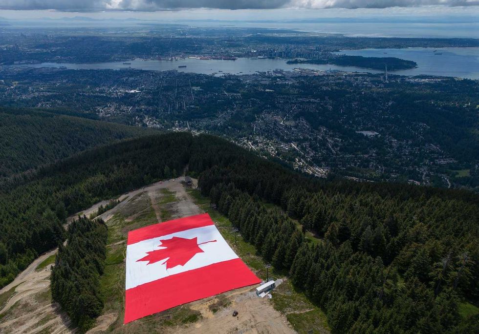 'Biggest Canadian flag' unfurled in Vancouver