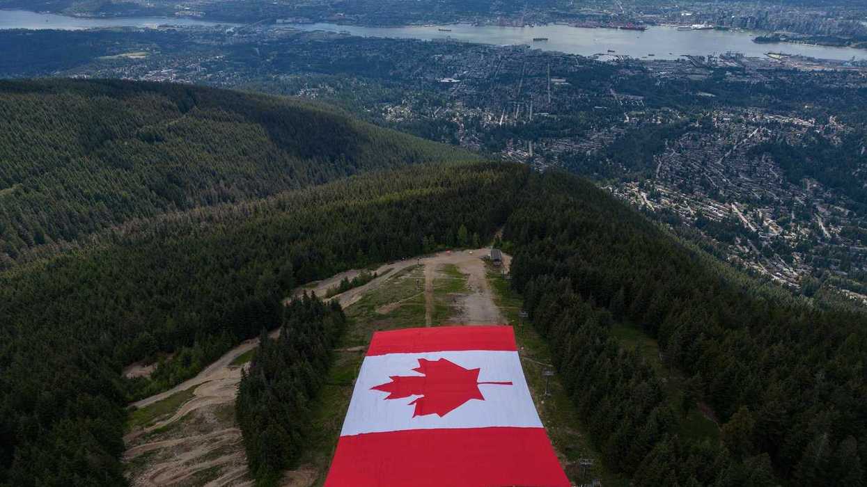 'Biggest Canadian flag' unfurled in Vancouver