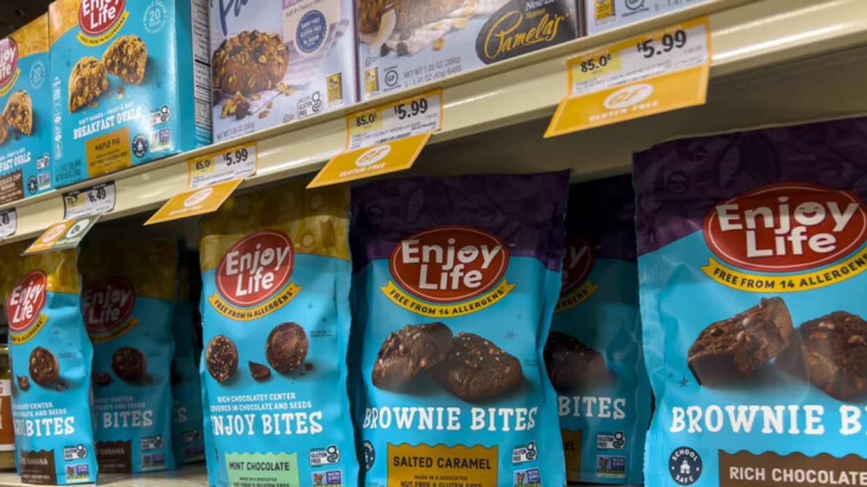 Biscuits sur étagère d'un commerce.