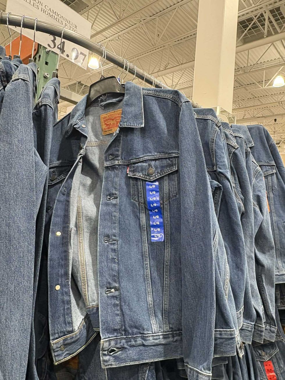 Blouson camionneur pour homme de Levi's au Costco.