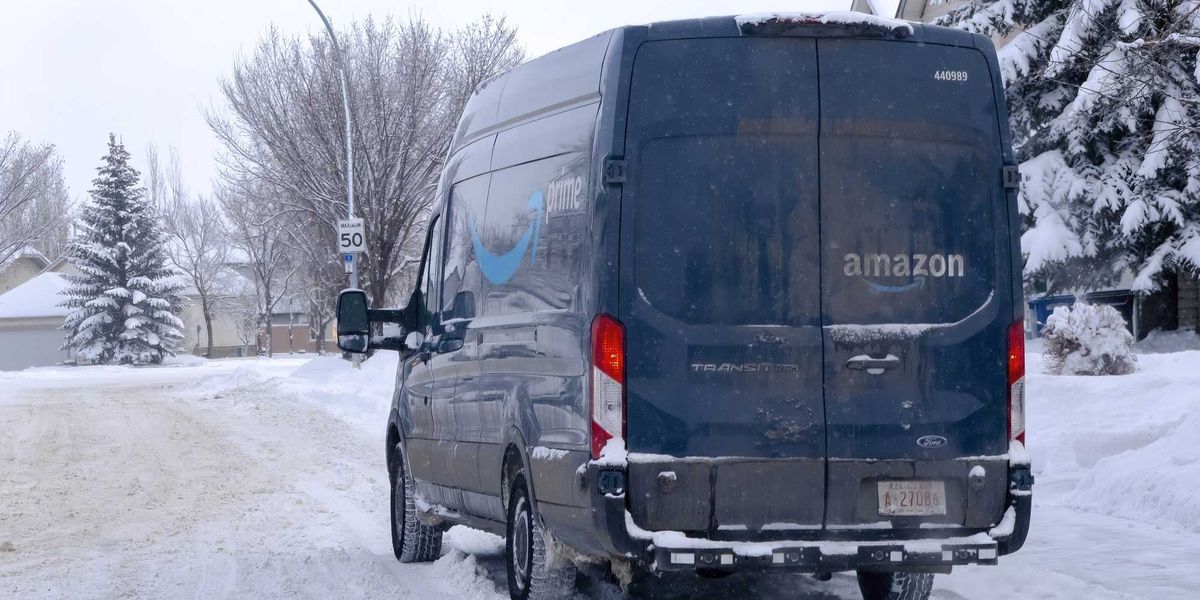Amazon is hiring for 9,000 seasonal jobs in Canada and the average pay is almost $24 an hour