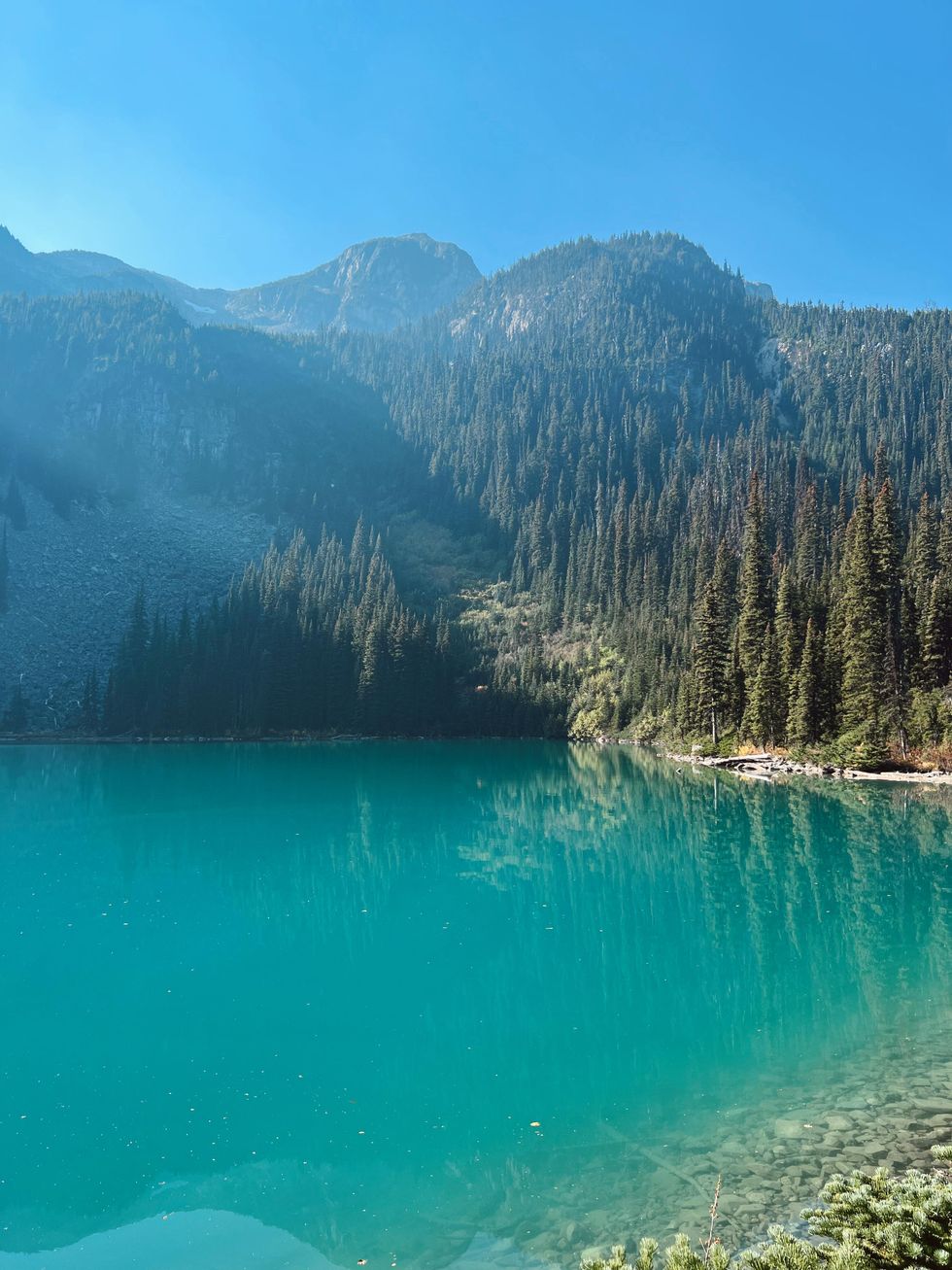 i-hiked-up-a-mountain-in-bc-to-3-stunning-bright-blue-lakes-past-a