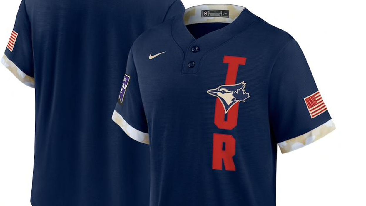 Blue Jays Jersey Has The US Flag On It & Canadians Are Like WTF