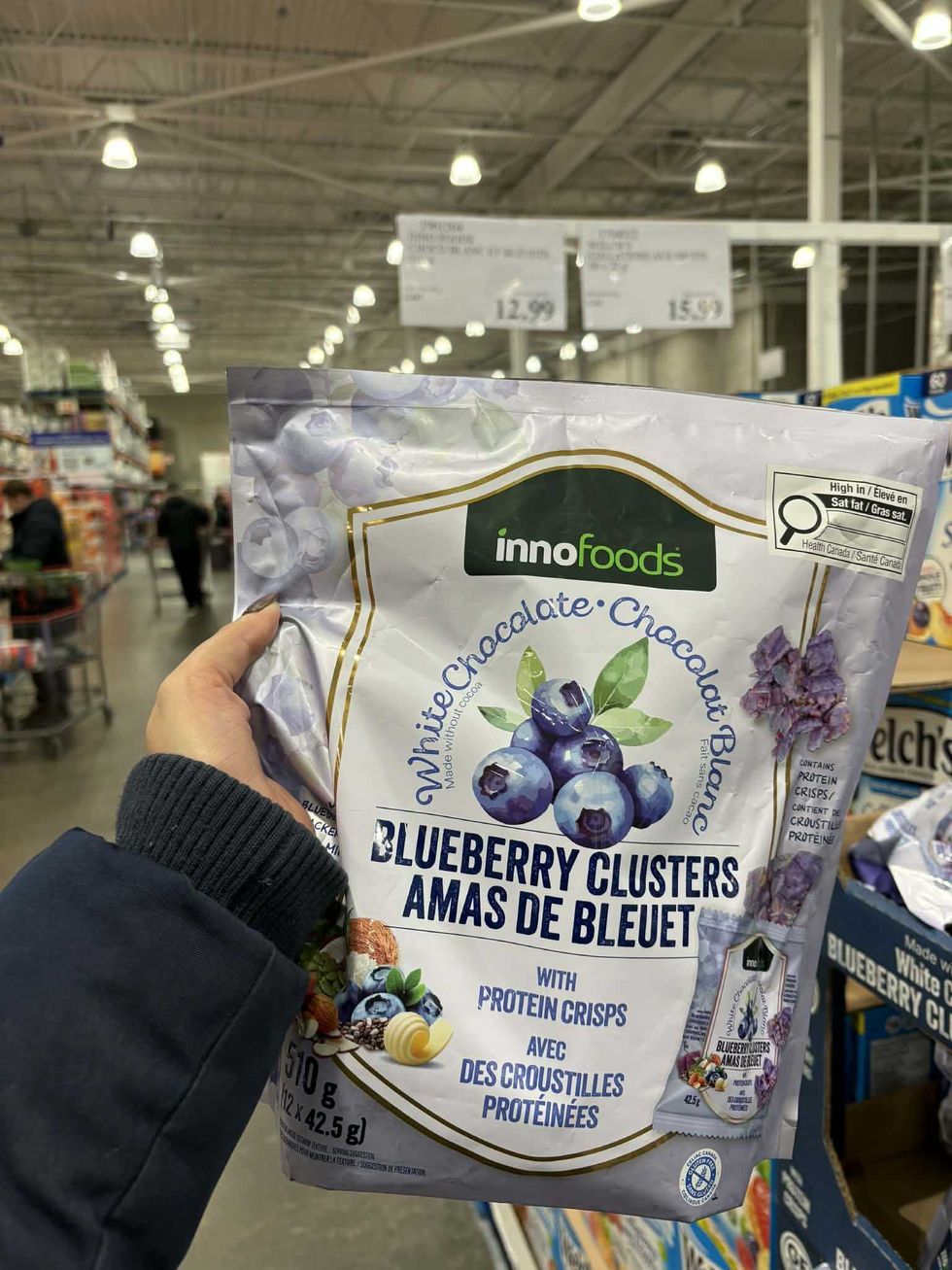 Blueberry Clusters au chocolat blanc Innofoods avec croustilles prot\u00e9in\u00e9es au Costco.