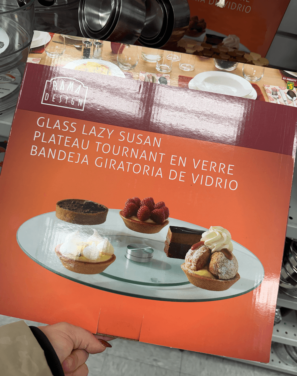 Bo\u00eete d\u2019un plateau tournant en verre \u00ab Glass Lazy Susan \u00bb de marque Rama Design au Dollarama.