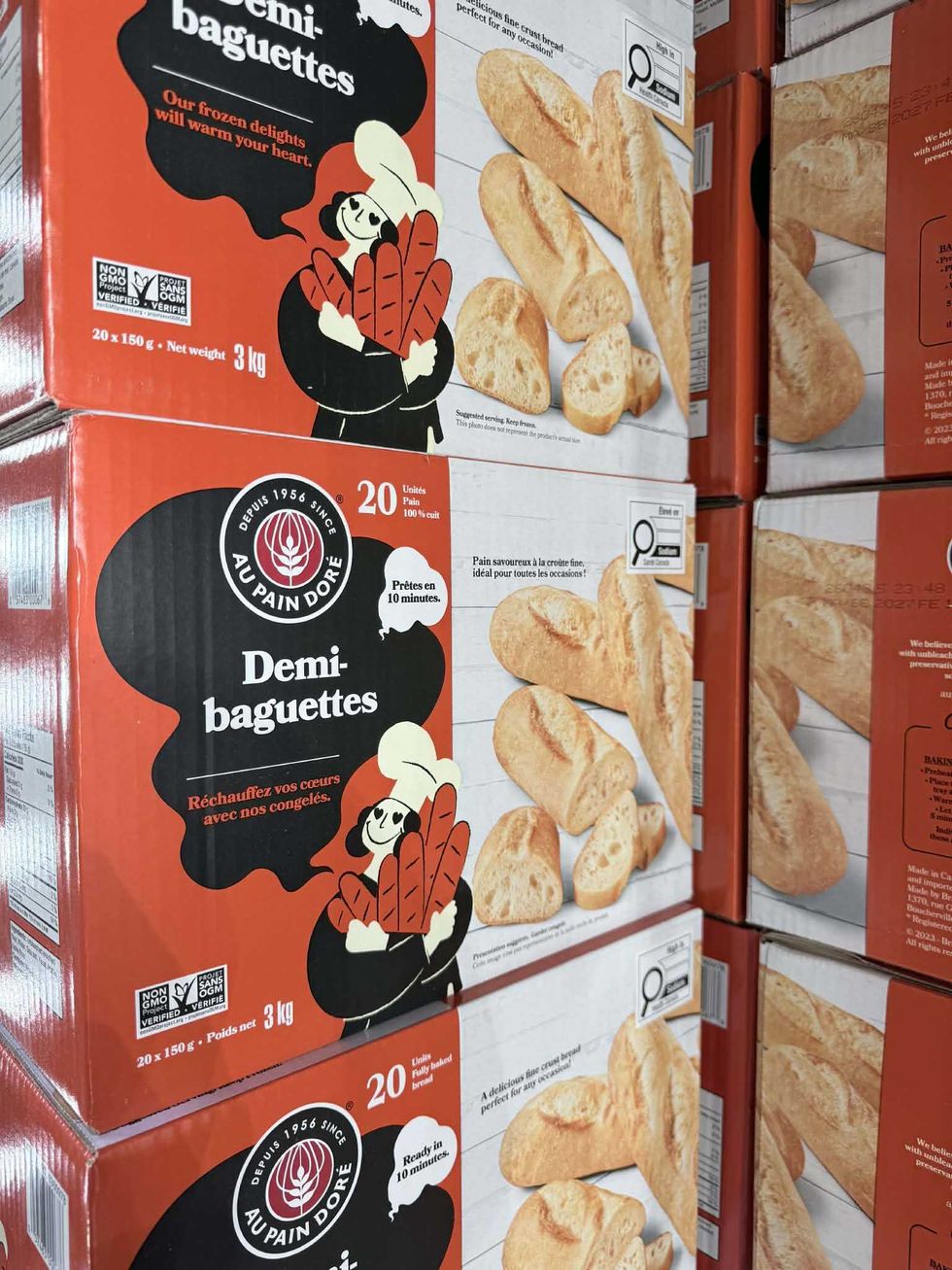 Bo\u00eete de 20 demi-baguettes Au Pain Dor\u00e9 en vente pour 15,79 $ chez Costco.