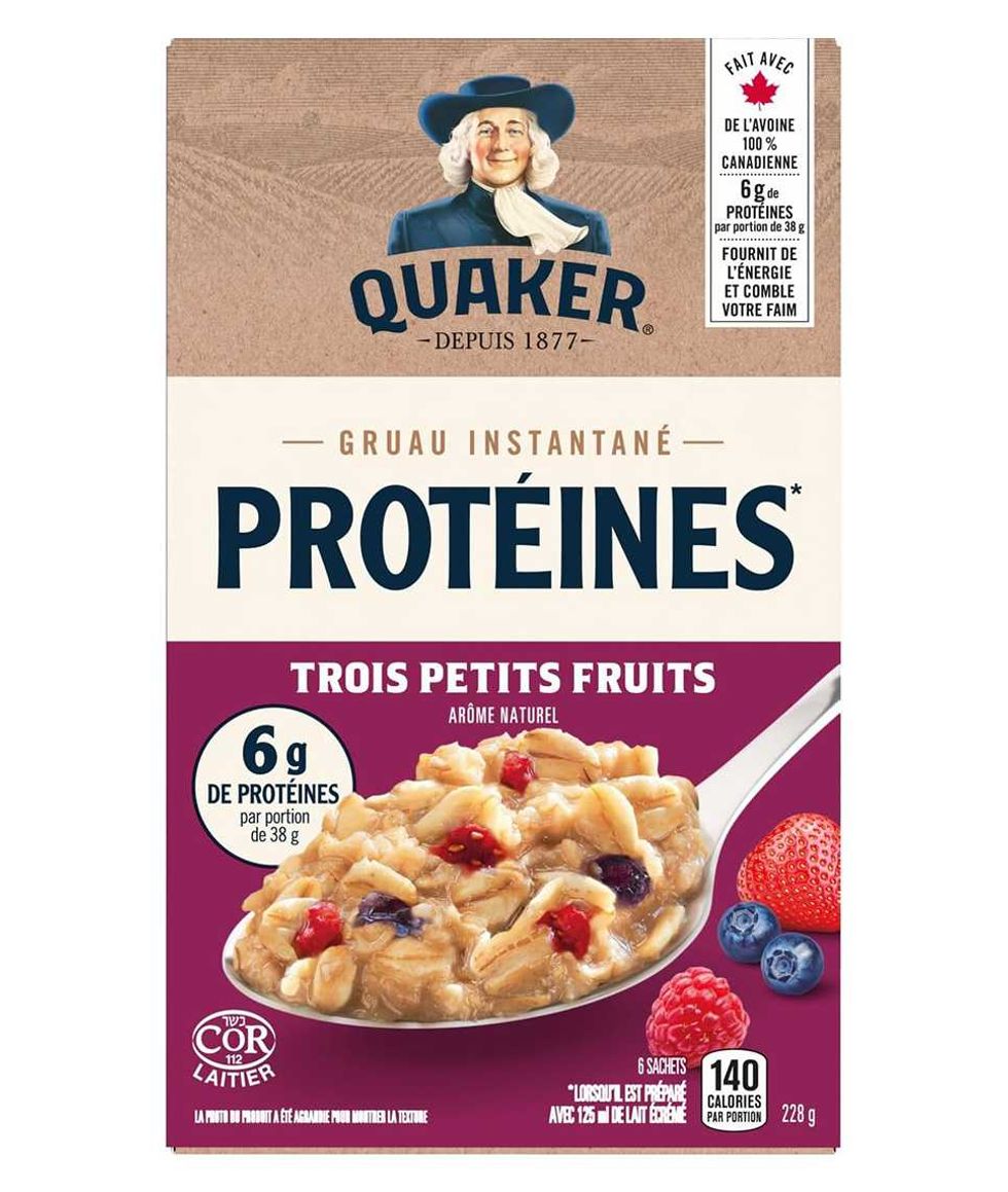 Bo\u00eete de gruau instantan\u00e9 \u00e0 teneur \u00e9lev\u00e9e en prot\u00e9ines Quaker, saveur de petits fruits.
