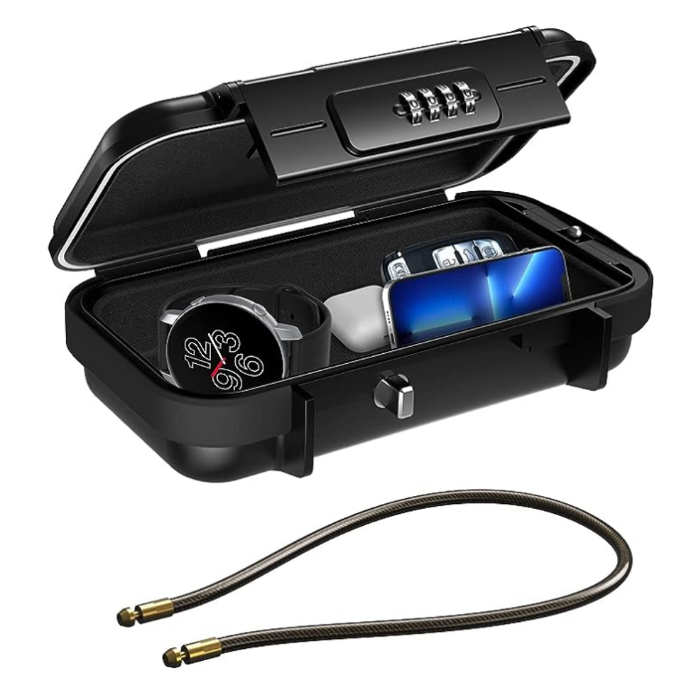 Bo\u00eete de rangement portable avec quatre combinaisons num\u00e9riques.