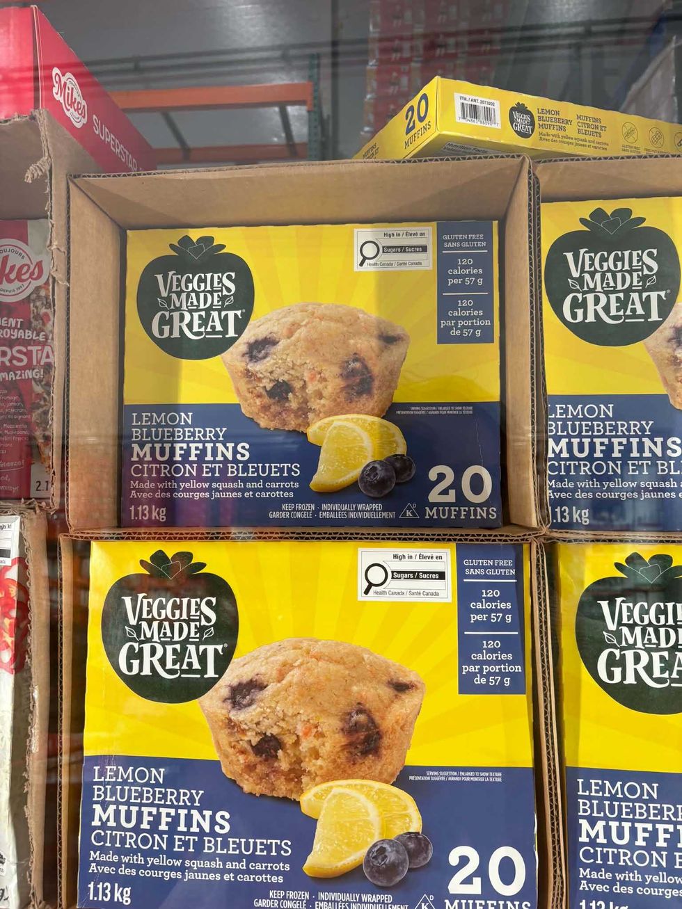 Bo\u00eetes de 20 muffins au citron et aux bleuets Veggies Made Great vendues au Costco.